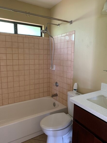 Building Photo - 115 S San Jose Dr