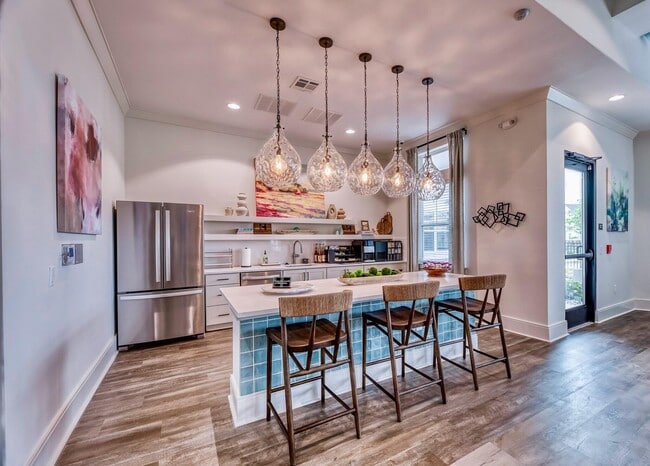 Building Photo - 901 Kelly Green Ln