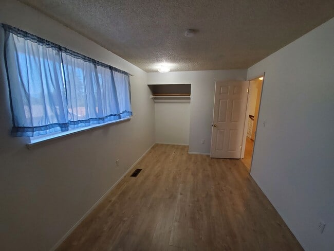 Building Photo - 3 Bed, 1.75 bath Home in Port Orchard