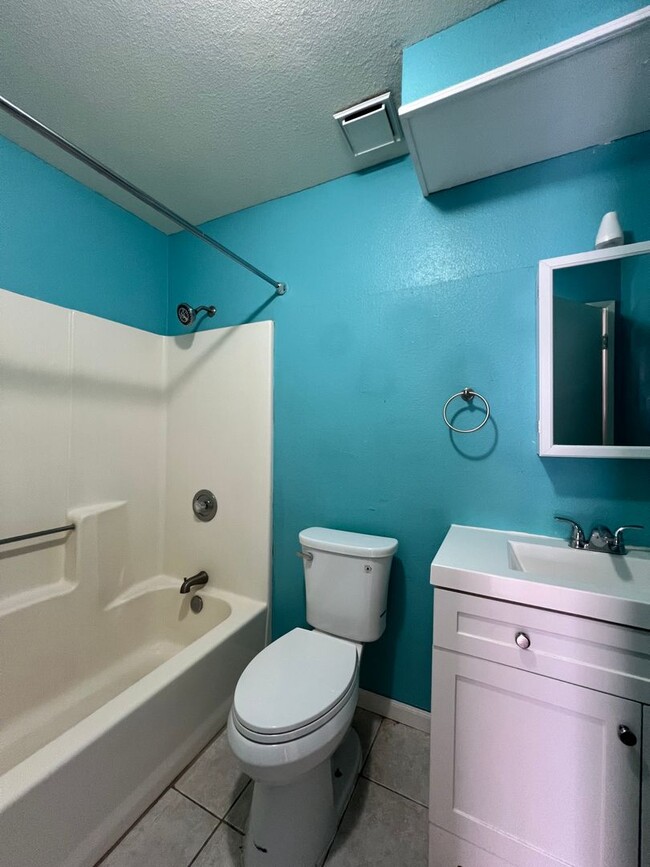 Building Photo - 3 Bedroom 2 Bathroom House with Swimming P...