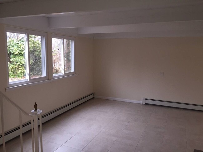 Building Photo - 68 University Heights Dr