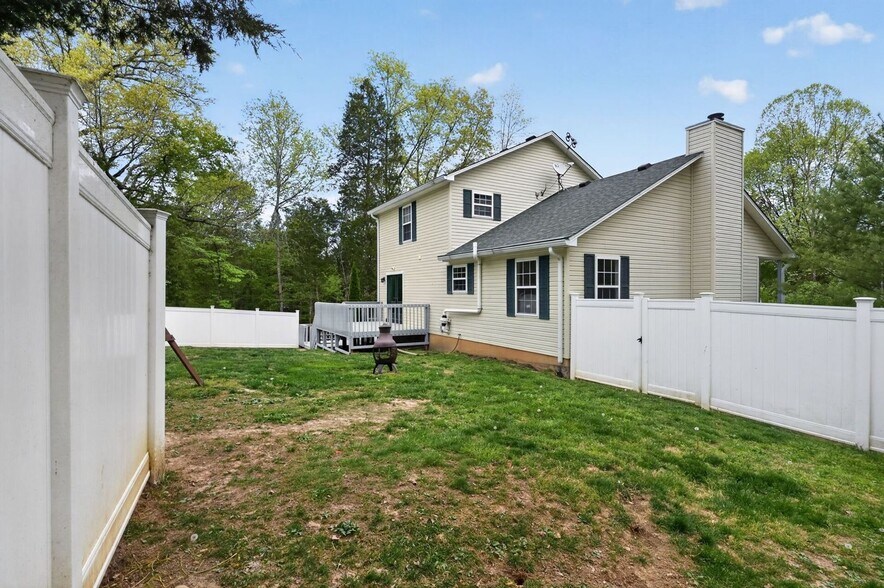 Building Photo - 373 Redwing Rd