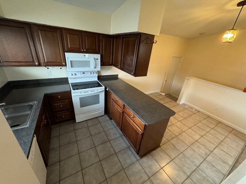 Building Photo - 41481 Cumberland Dr