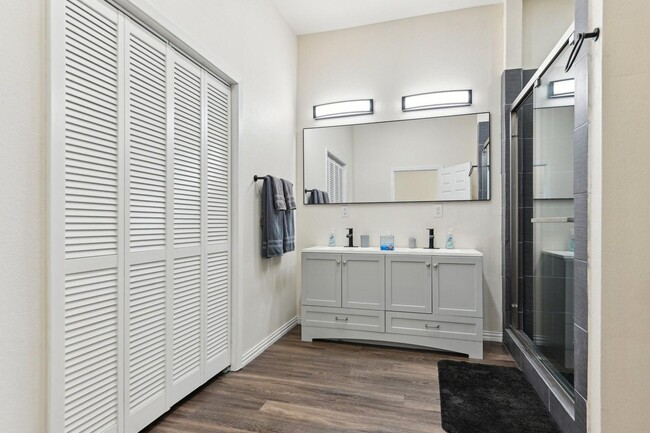 Building Photo - Spacious Custom New Build- 4 Bed 2 Bath Ho...