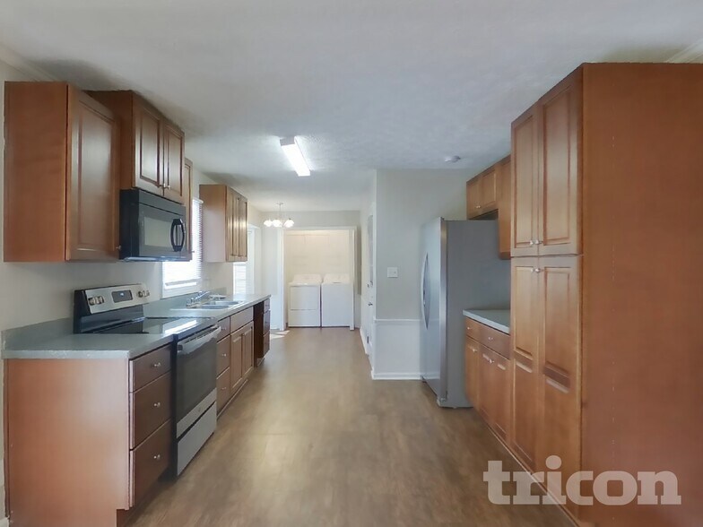 Building Photo - 2807 Alamo Pl