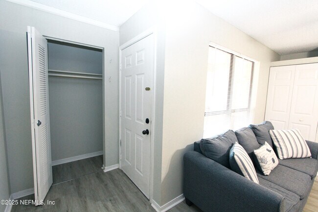 Building Photo - 10200 Belle Rive Blvd