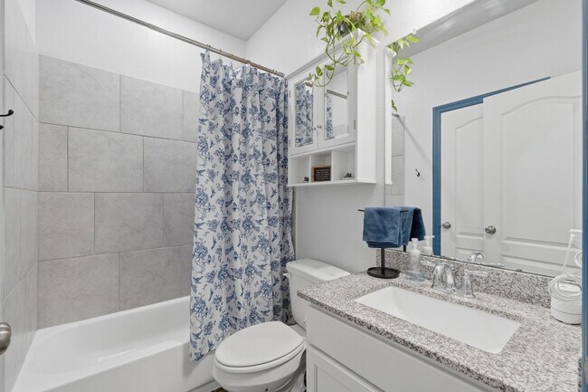 Building Photo - 127 Buttonwood Ct