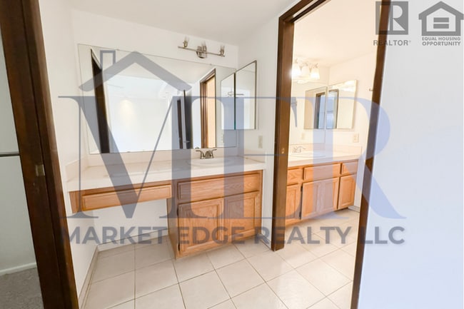 Building Photo - 2Bed/2.5Bath Townhome on Missouri/Central!...
