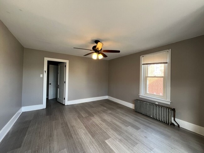 Building Photo - Beautifully remodeled single-family residence offers approximately 1,330 square feet of living sp...