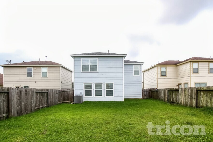 Building Photo - 3643 Fuller Bluff Dr