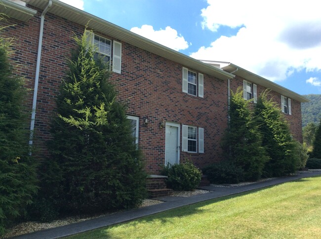 Building Photo - 106 Lori Ann Dr