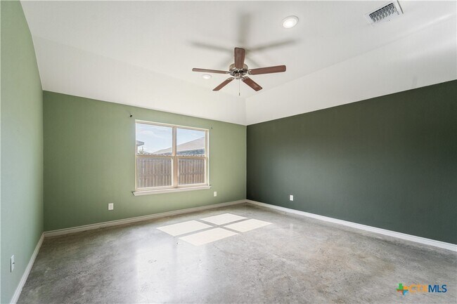 Building Photo - 742 Freedom Cir