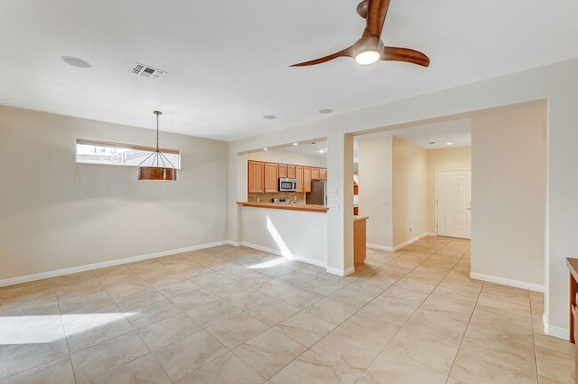 Building Photo - 2/2 BEAUTIFUL Single Story in Sun City Ant...