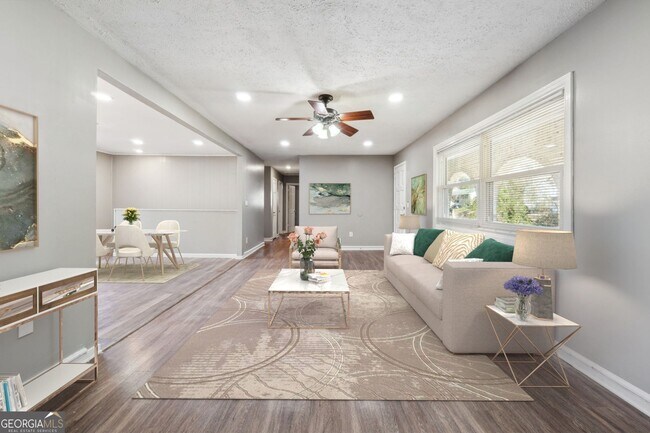 Building Photo - 2419 Greenway Dr