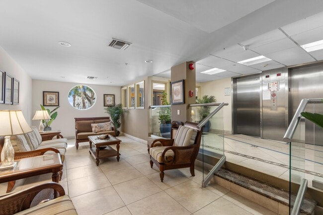 Building Photo - 1009 N Ocean Blvd