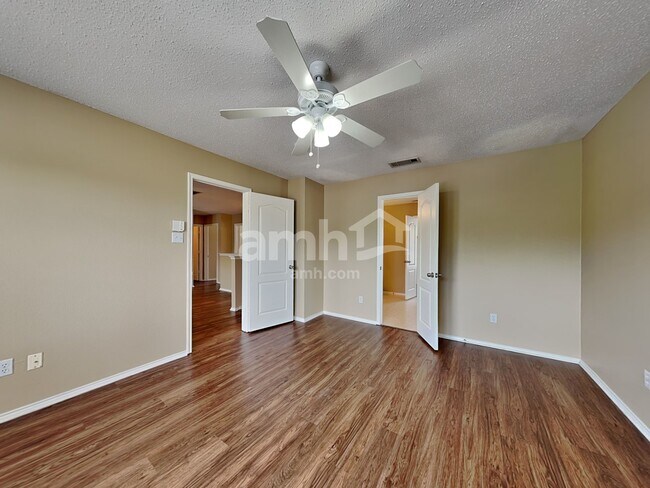 Building Photo - 1411 Plateau Dr