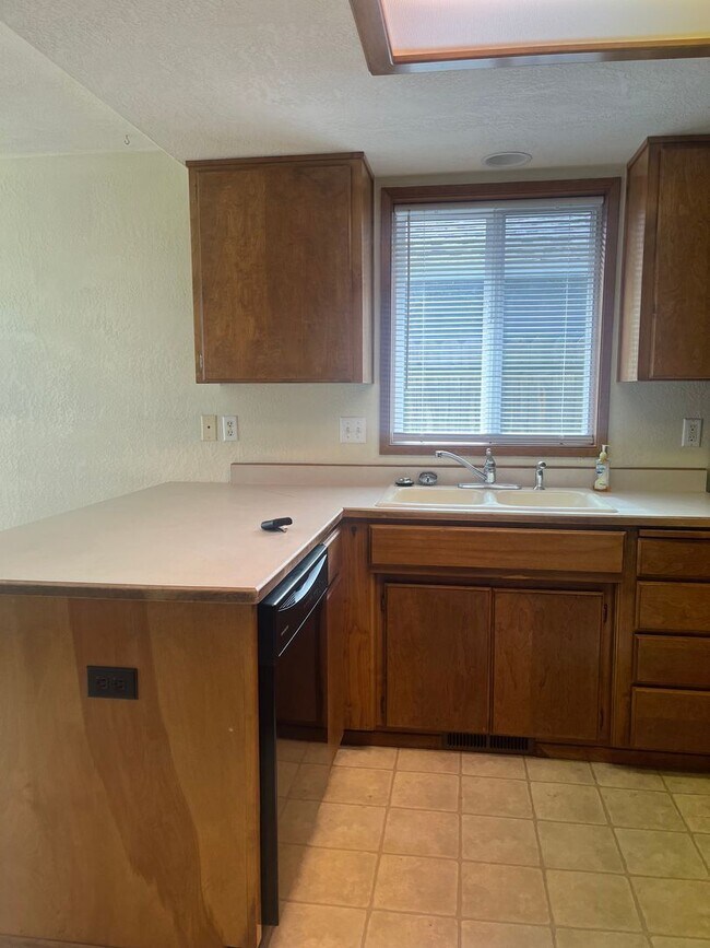 Building Photo - 3 Bedroom 2 Bath House