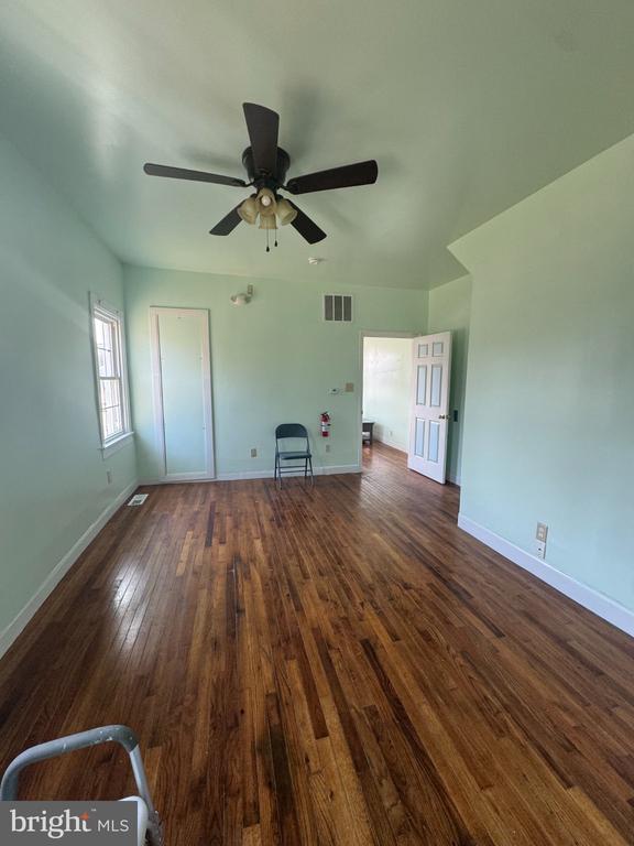 Building Photo - 332 E Broadway