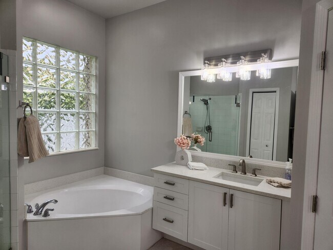 Building Photo - 2564 Sandy Cay