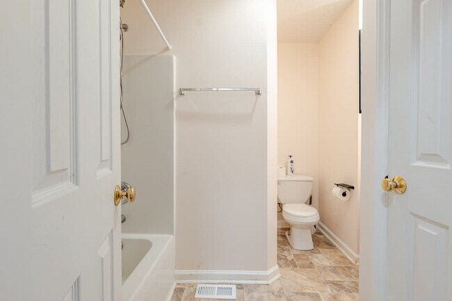 Building Photo - 305 Humble Rd