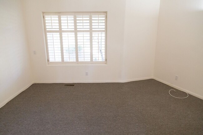 Building Photo - Well-Appointed Home in Desirable Mountain View School District