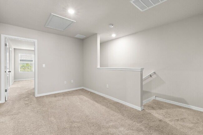Building Photo - Town Home For Rent in Brandon with TONS OF UPGRADES!