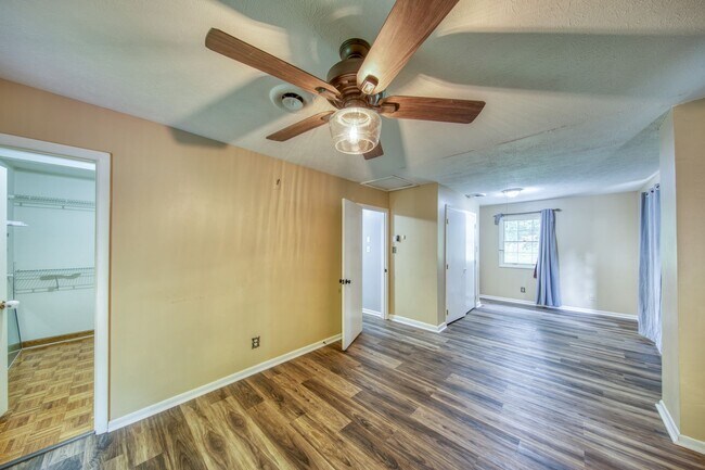Building Photo - 105 Newton Ln