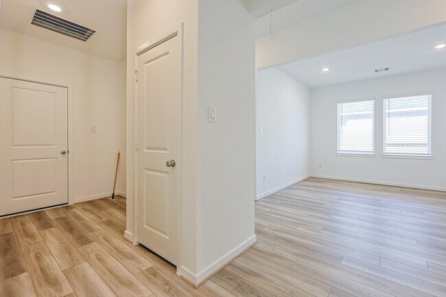 Building Photo - 21510 Banpo Bend Dr