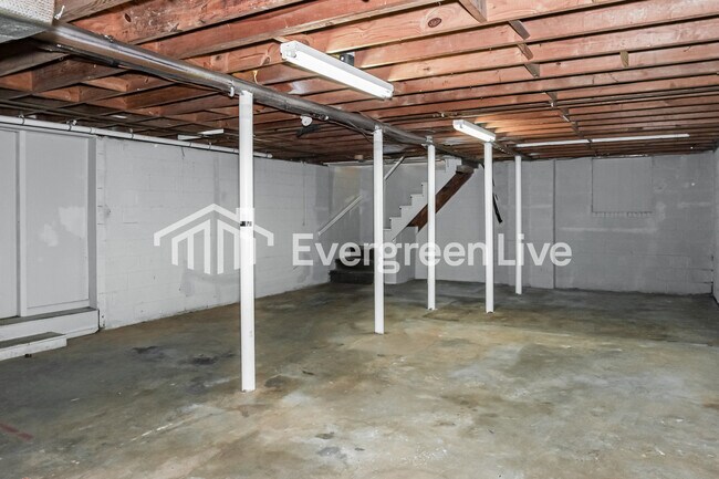 Building Photo - 2620 Rockwell Rd NW