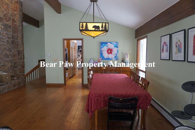 Building Photo - Lovely Home in Soda Creek!!