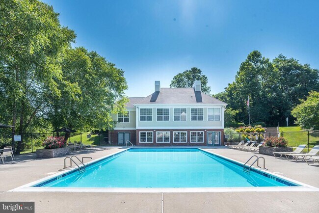 Building Photo - 1100 Fleetwood Ct