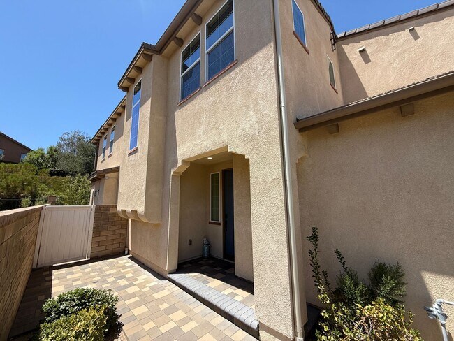 Building Photo - Stunning 4-Bedroom Home with Solar, EV Charger, and a Loft in Valencia