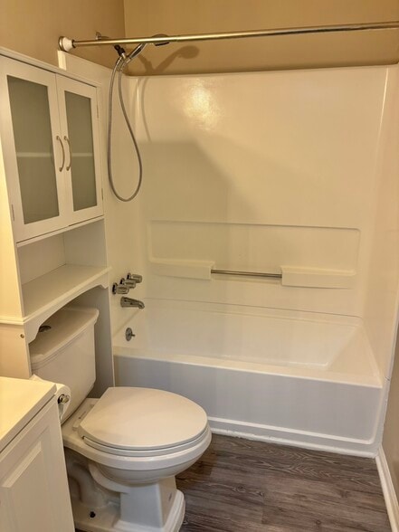 Building Photo - 548 Kenton Dr