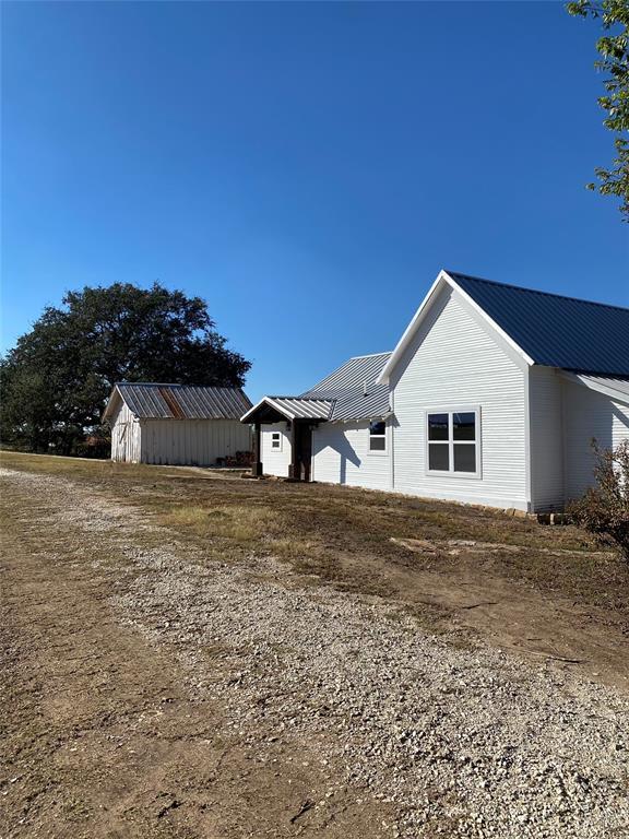 Building Photo - 305 Hall St