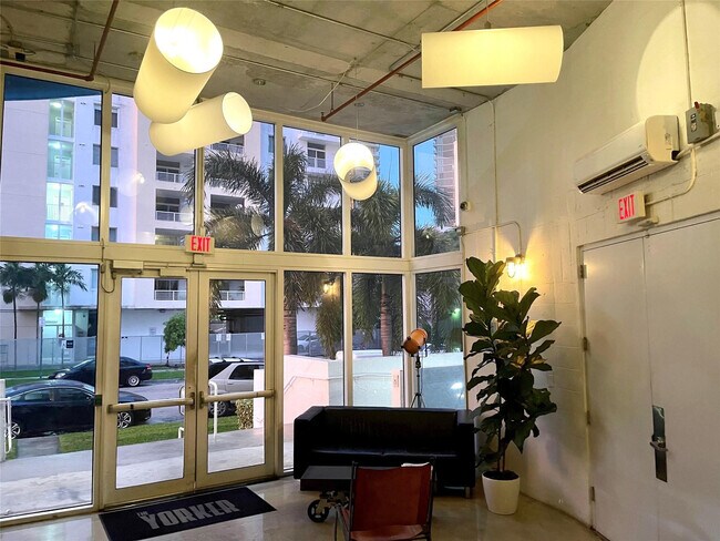 Building Photo - 444 N E St