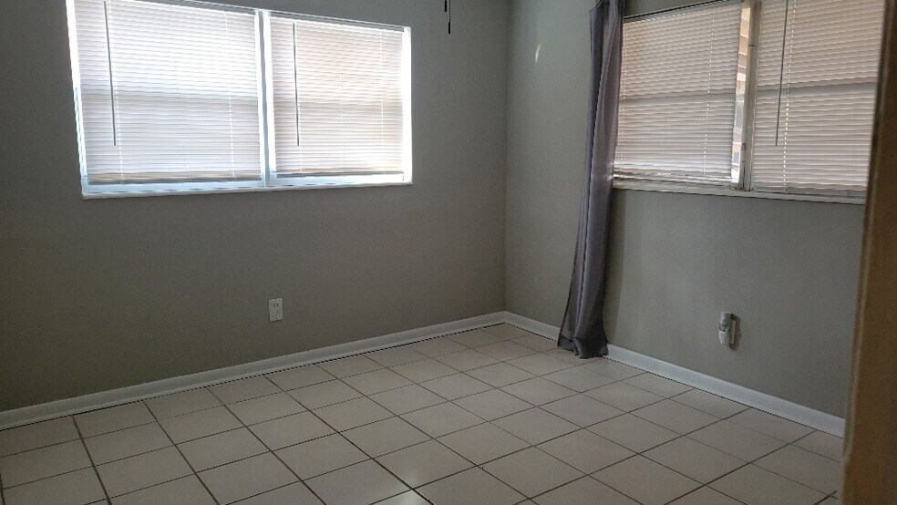 Building Photo - 221 Cape Coral Pky E