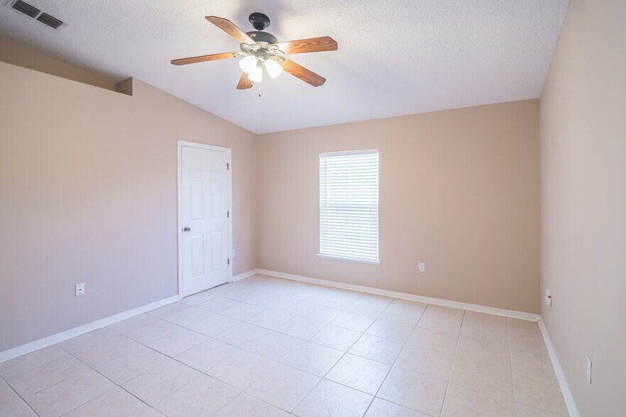 Building Photo - 12607 Reeding Ridge Dr N