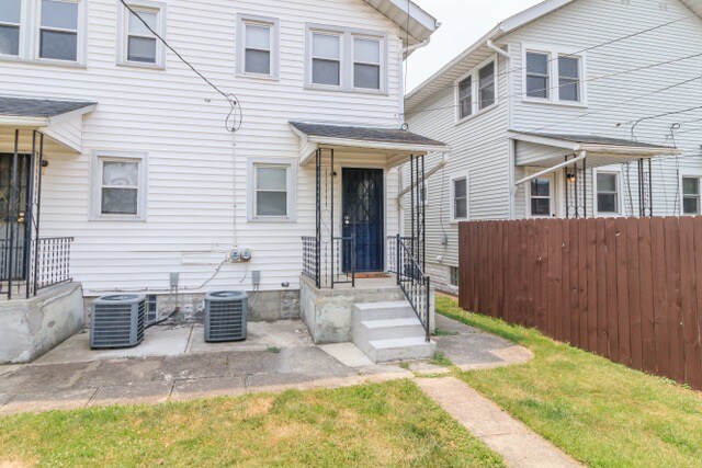 Building Photo - 266 E Jenkins Ave