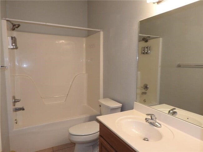 Building Photo - 2204 W Sunset Dr