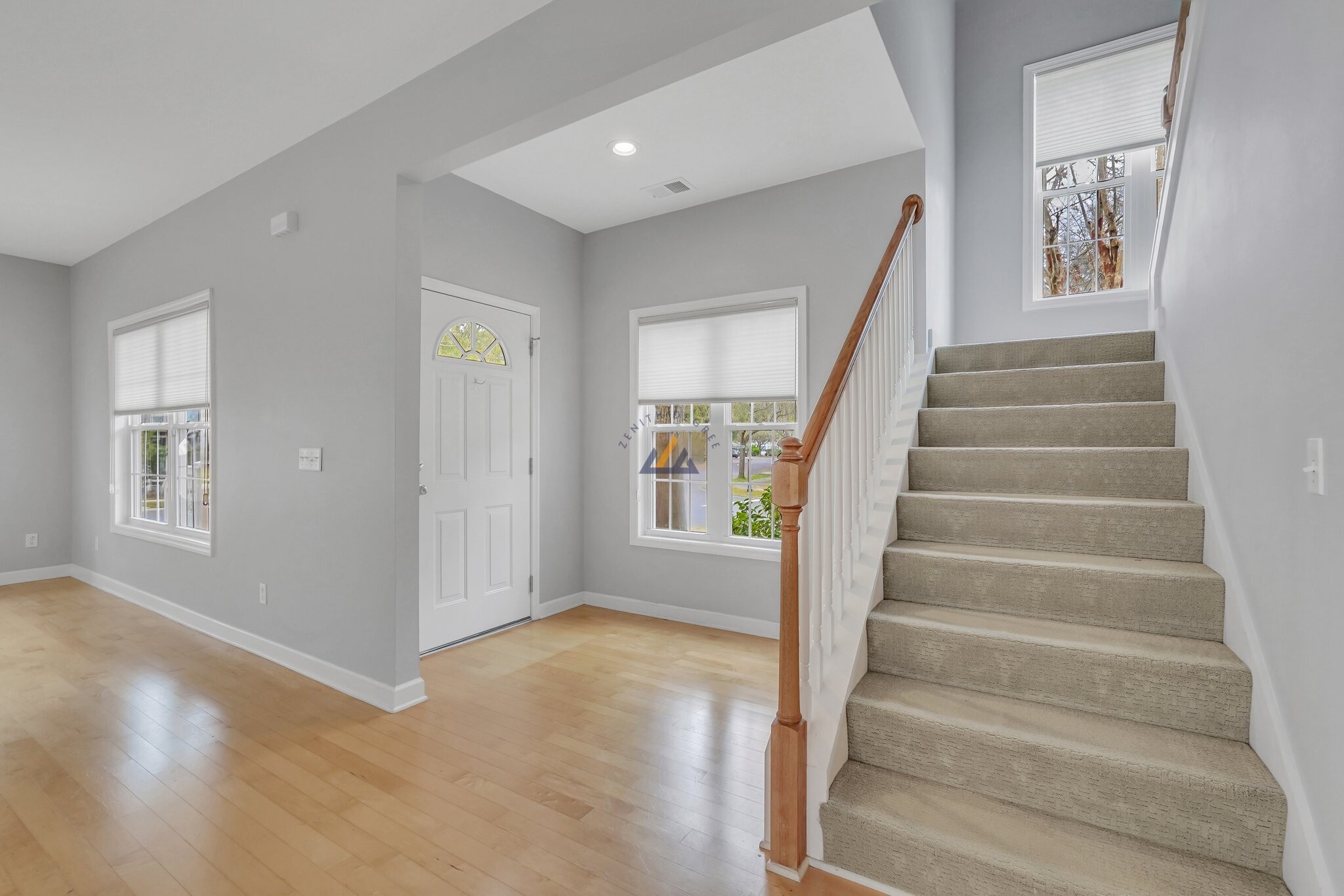 Building Photo - 76 Westbury Park Way