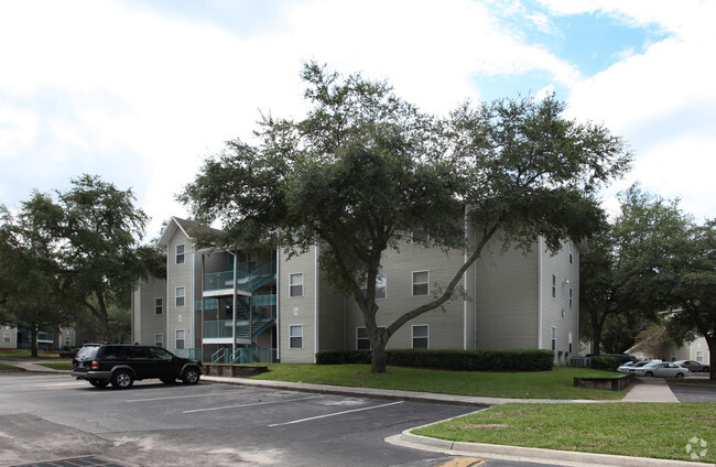 Building Photo - Oak Hammock Apartments