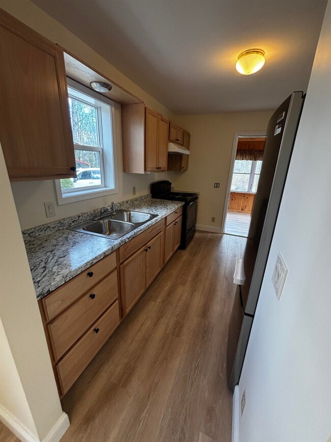 Building Photo - 49 River Rd