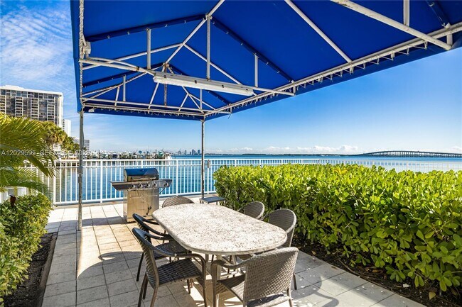 Building Photo - 2101 Brickell Ave