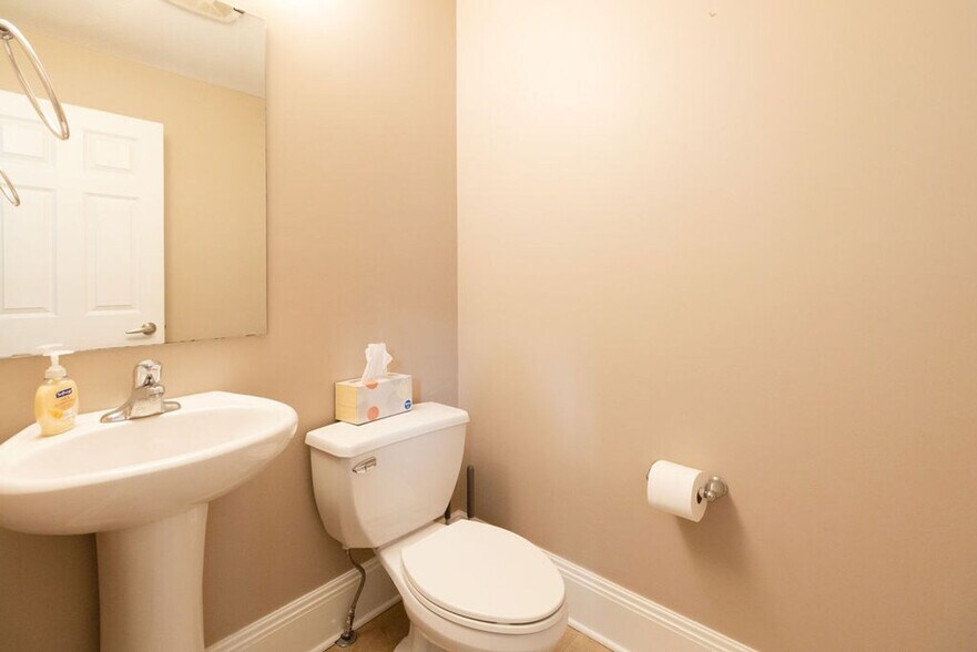 Building Photo - 1501 E 105th St