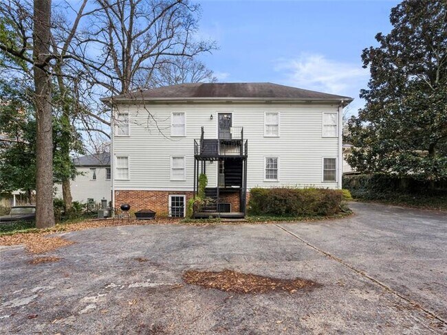 Building Photo - 1872 Wycliff Rd NW