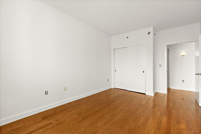 Building Photo - 20 Newport Pkwy