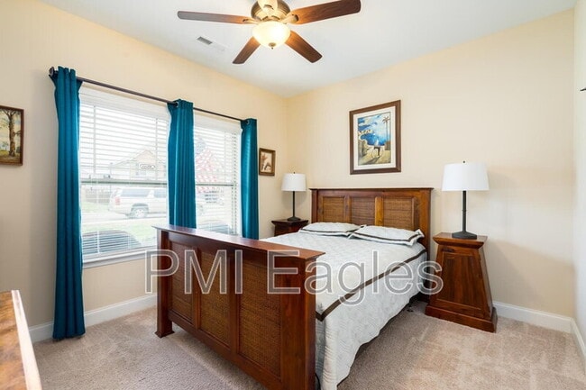 Building Photo - 2067 Bandera Dr