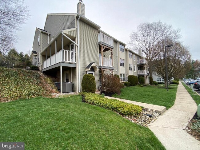 Building Photo - 745 Sparrow Ln