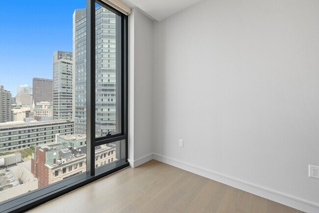 Building Photo - 55 Lagrange St