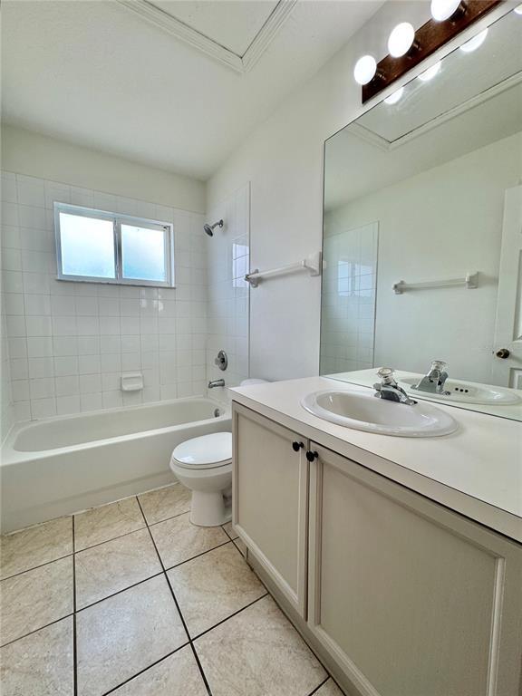 Building Photo - 8029 King Palm Cir